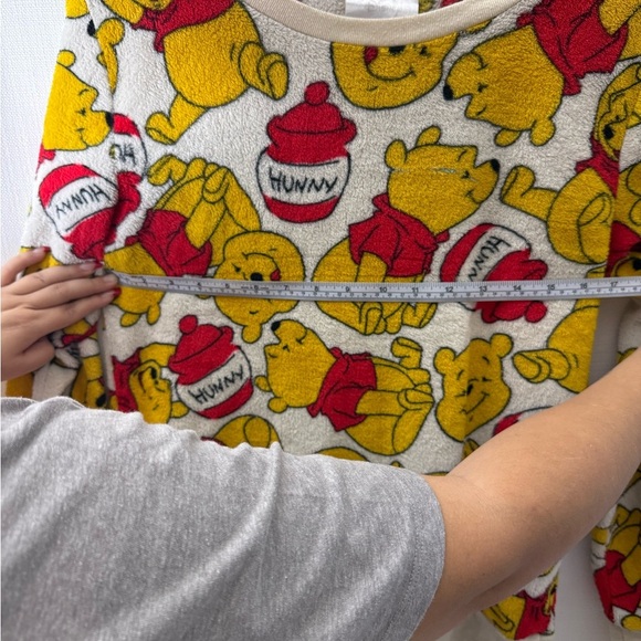Disney Women's Winnie the Pooh Sweater - Yellow and Red size M - Picture 4 of 7